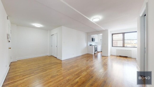 Building Photo - 145 E 16th St Unit 20D Rental