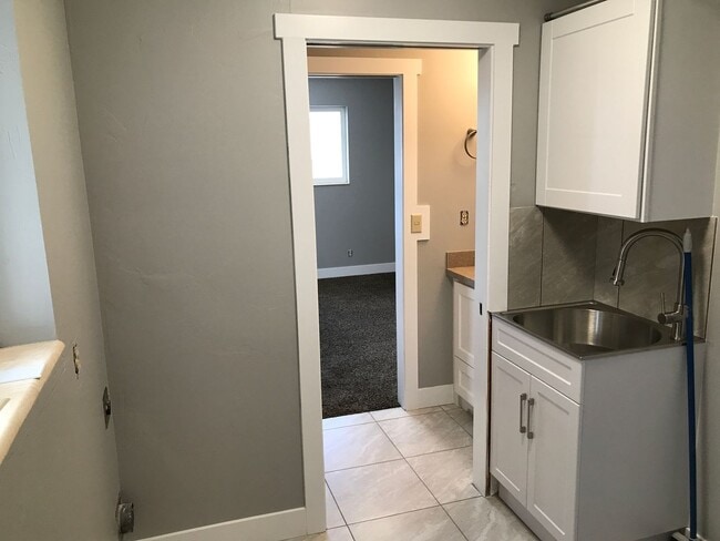 Photo - Spacious 5-Bedroom Home with Large Yard in Centerville!