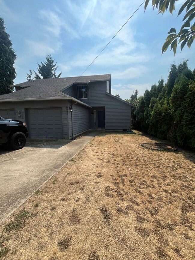 Building Photo - 2-Bedroom 1 1/2-Bathroom Duplex in Thurston Rental