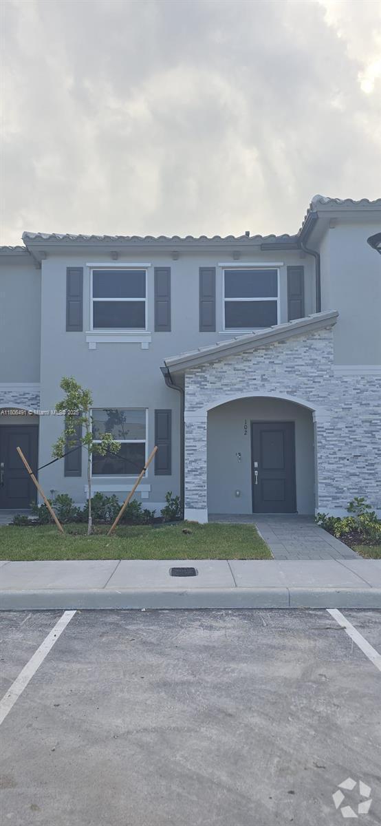 Building Photo - 102 NW 11th Ct Rental