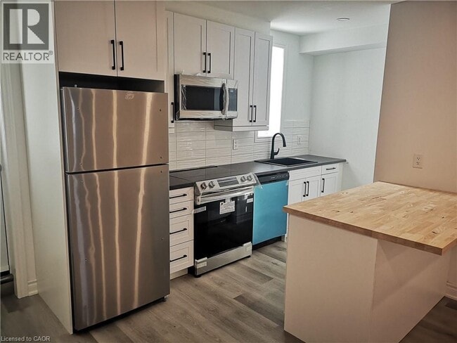 Photo - 388 Barton St E Unit 1