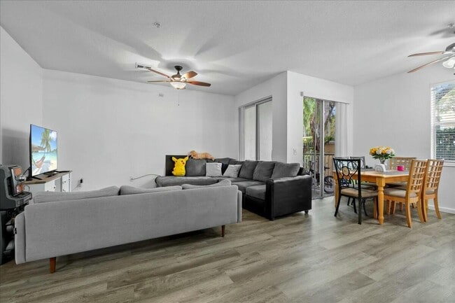 Photo - 1109 Shoma Dr