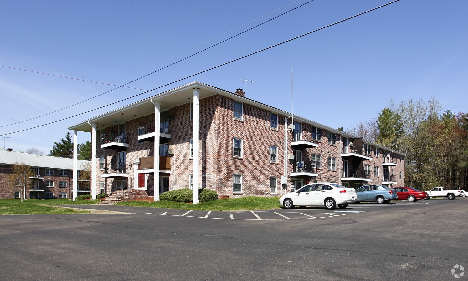 Primary Photo - Aladdin Village of Derry