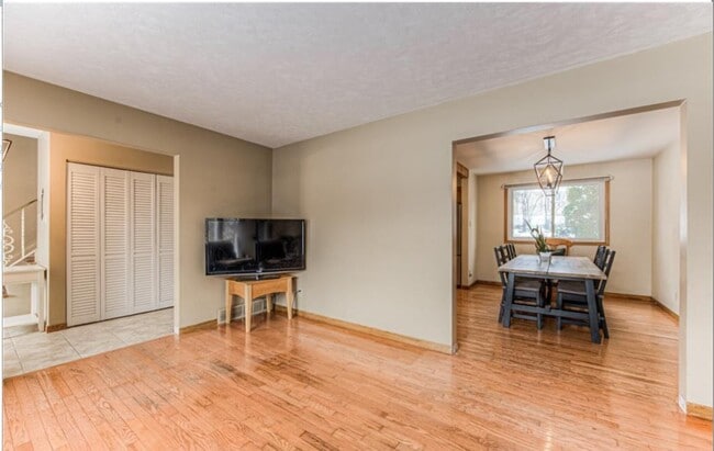 Photo - 110 Wren Pl