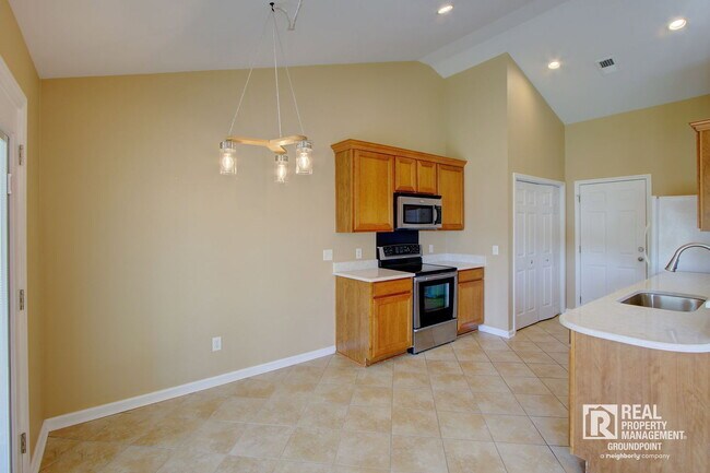 Photo - 97 Avonshire Dr