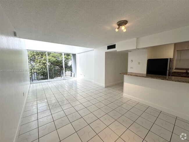 Building Photo - 110 Fontainebleau Blvd Unit 310 Rental