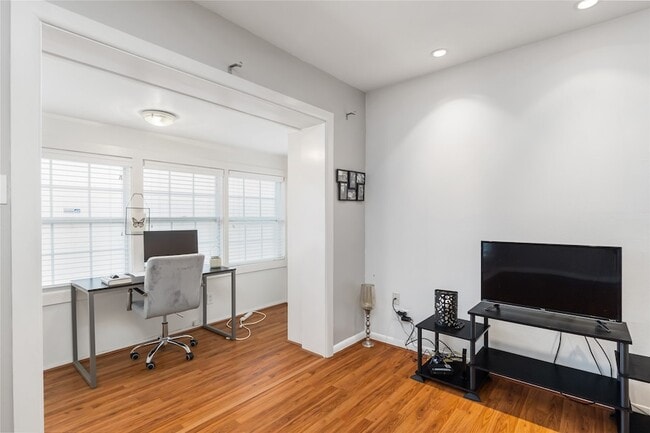 Photo - 2824 Briarhurst Dr Unit 14