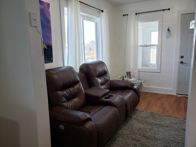 Photo - 25 22nd St SE