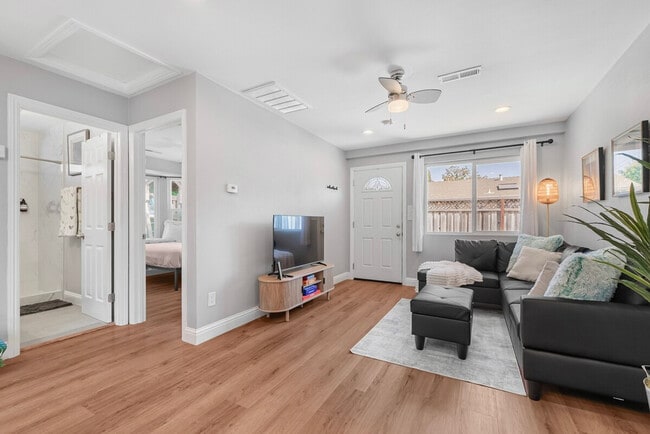 Photo - 2326 Cherry Ave Unidad ID1310560P