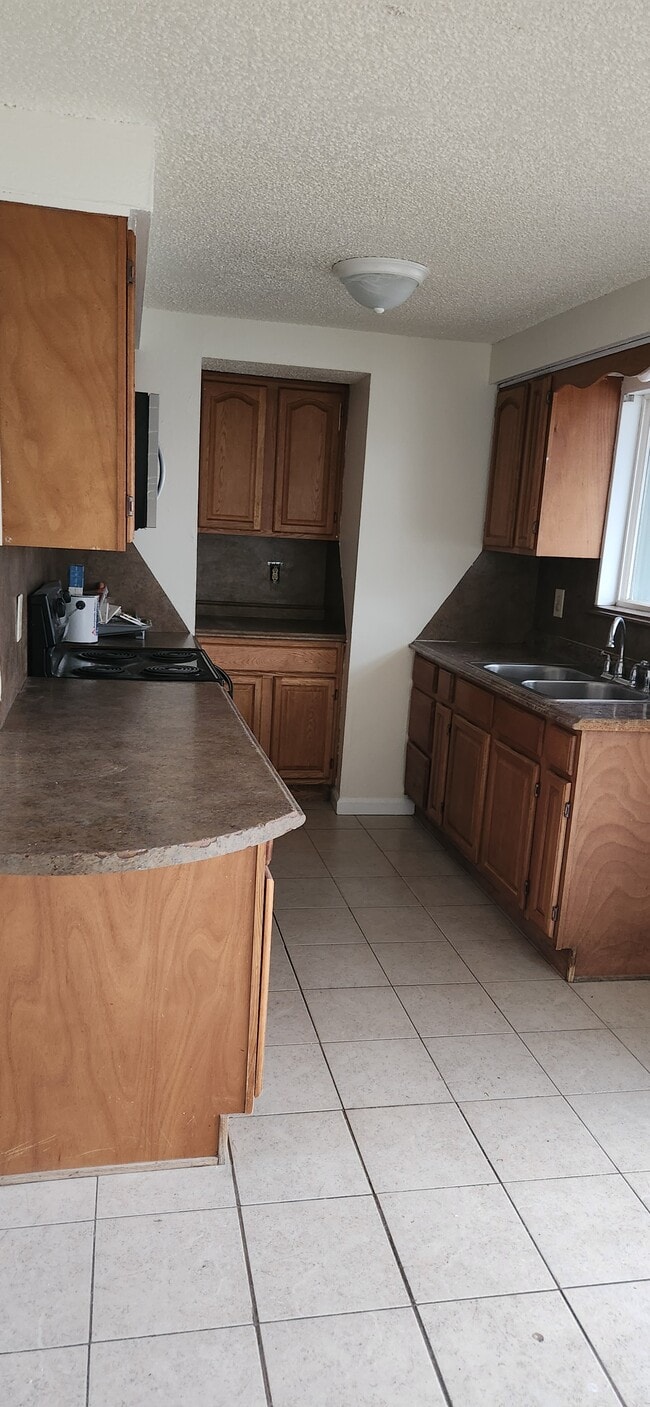 Photo - 800 Narregan St