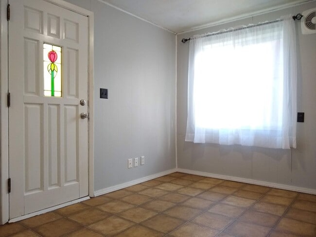 Photo - 407 E Eugene St Unidad Lower (123)