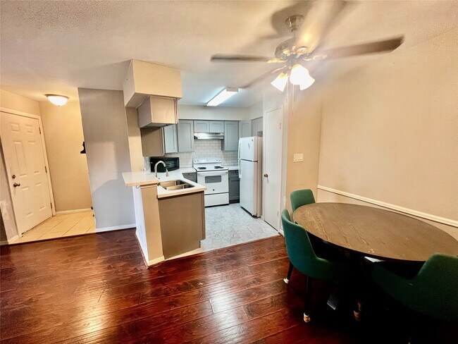 Photo - 2626 Holly Hall St