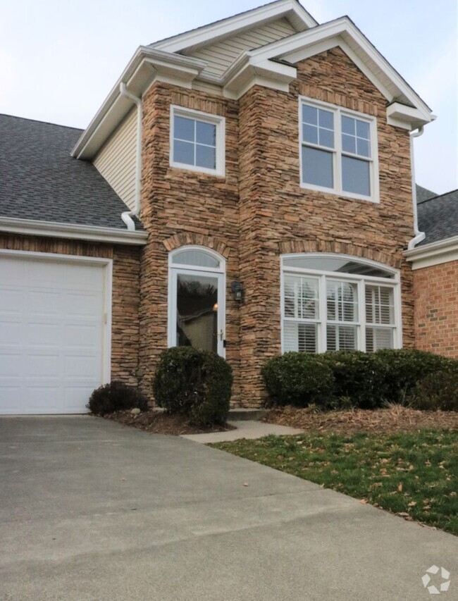 Building Photo - Gorgeous brick 3 bed 2.5 bath town home wi...