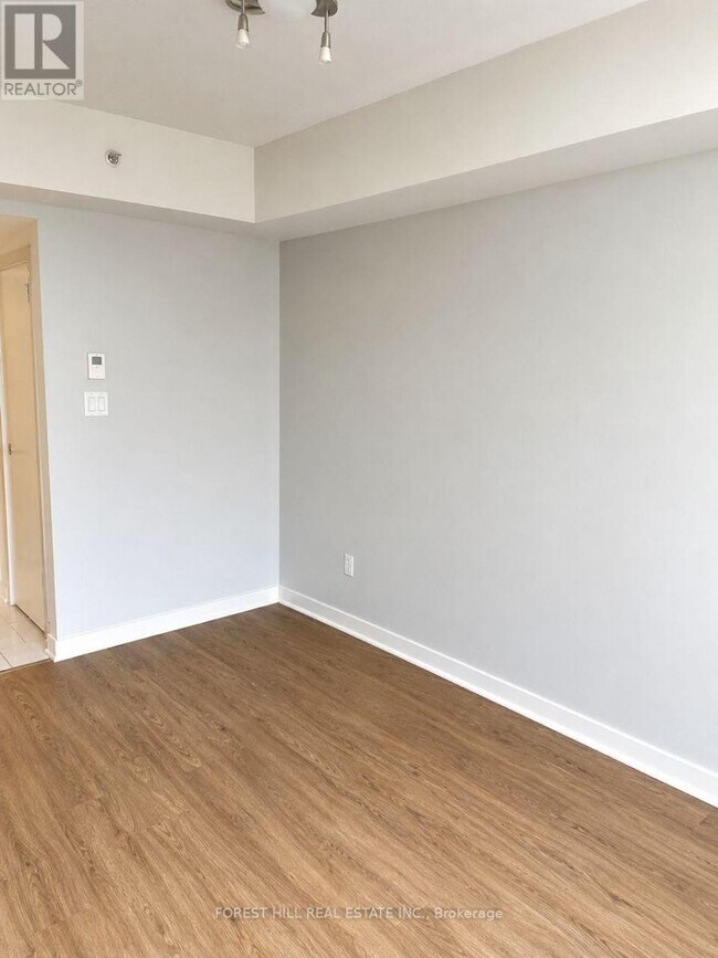 Photo - 126 Dundas St E Unit 204