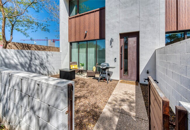 Photo - 540 W Mariposa St