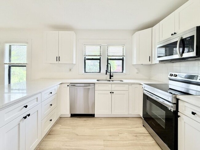 Photo - 1426 40th St S