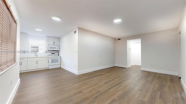 Photo - 1670 W 42nd St Unit 1670