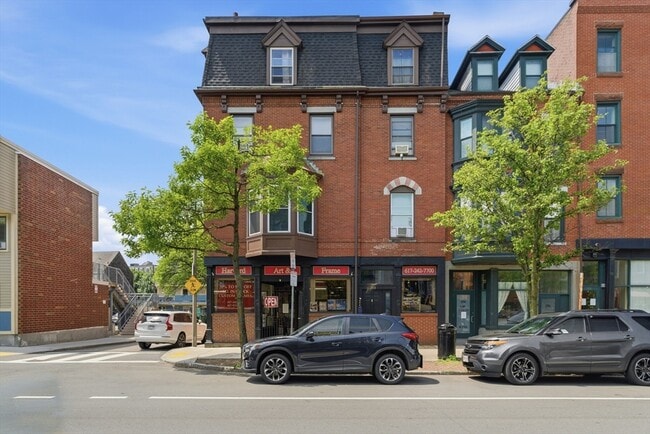 Building Photo - 250-252-252 Main St Unit 3R