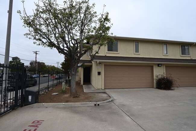 Photo - Spacious 3 Bed / 2.5 Bath Townhome in Gated Community – El Cajon