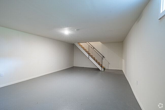 1BR, 1BA w/Rec Room - 1,075SF - Rec Room