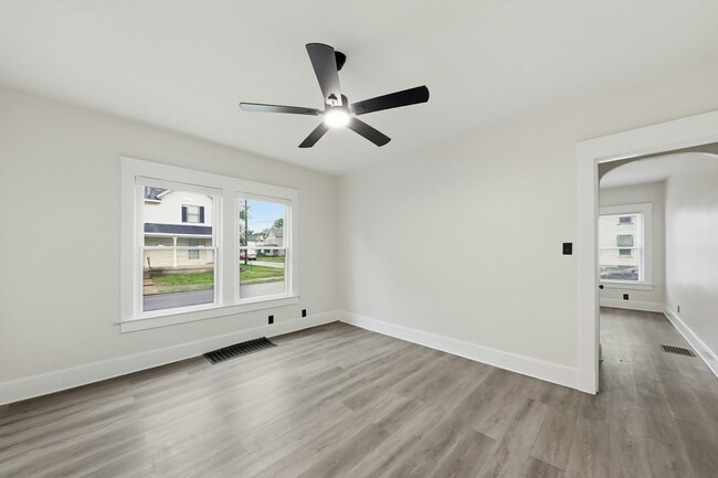 Photo - 1400 Woodlawn Ave