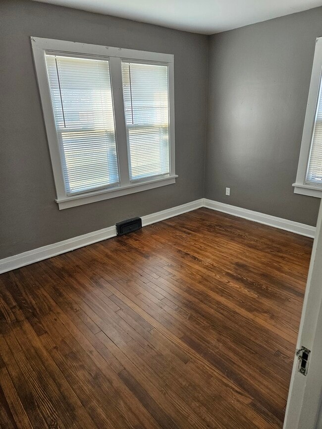 Photo - 4727 Massachusetts St