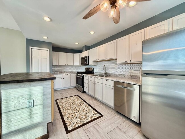 Photo - 433 Gloria Ln