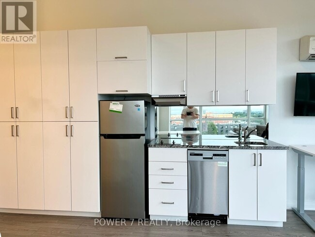 Photo - 1900 Simcoe St N Unité 807