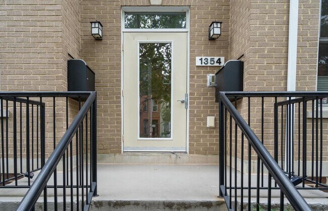 1354 Monroe St NW