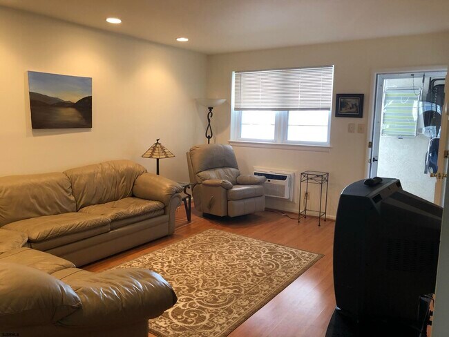 Photo - 21 S Monroe Ave Unit B5