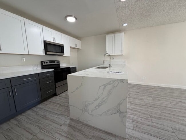 Building Photo - Nicely Remodeled Downstairs Unit C-04