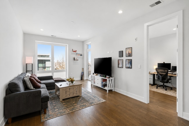 Photo - 2217 W Madison St Unit 403