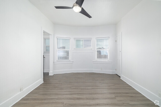 Estudio - 350SF (2) - Sala de estar - Leo Lofts