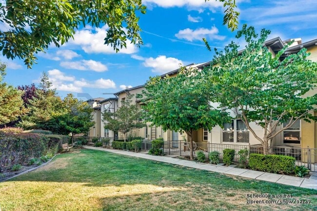 Photo - 2130 Klassen Wy Townhome
