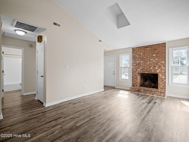 Photo - 323 W Frances St
