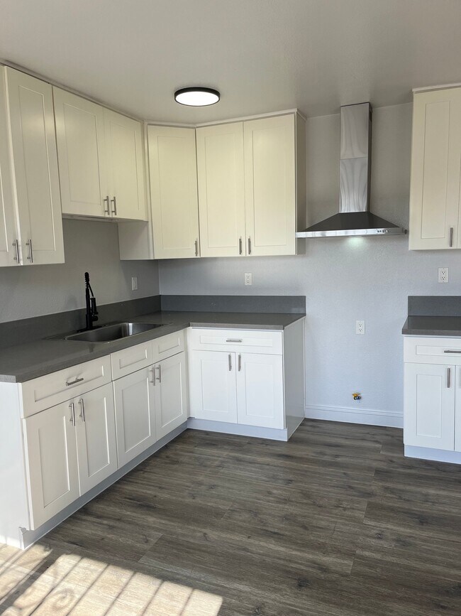 Photo - 1334 W 93rd St