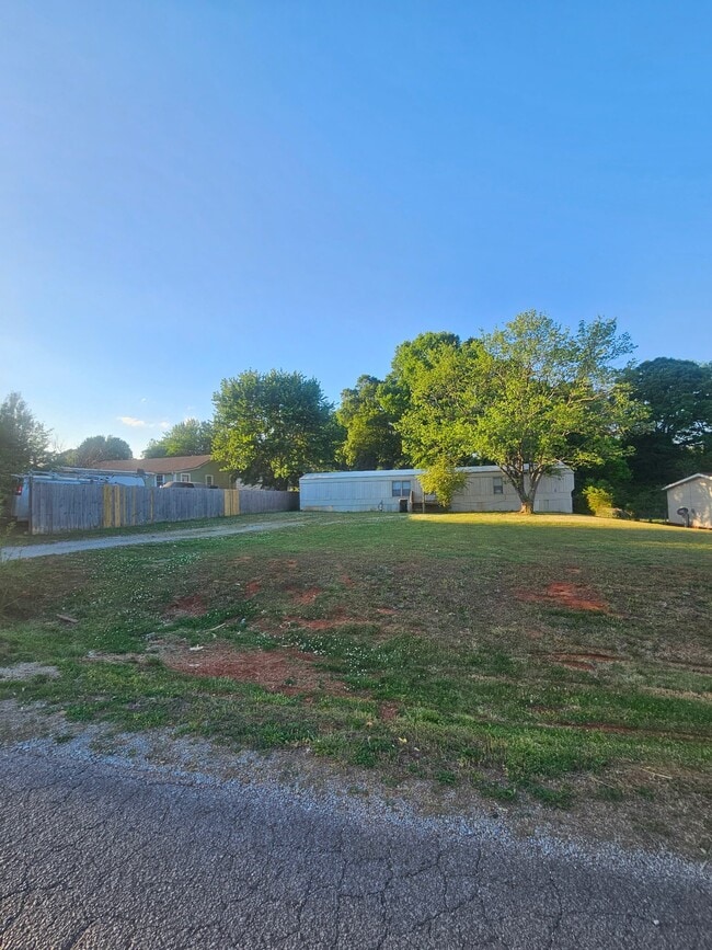 Photo - 109 Cottondale Rd