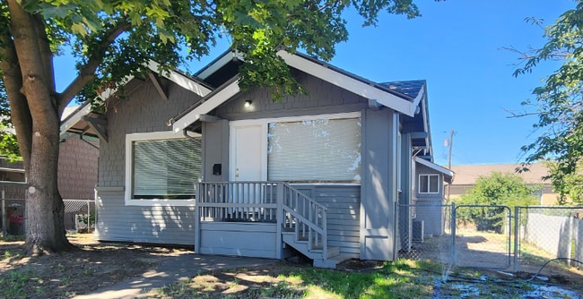 Building Photo - 1112 8th St Rental