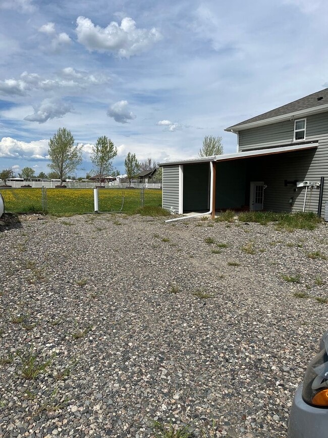 Building Photo - 5535 Lester Ln Rental