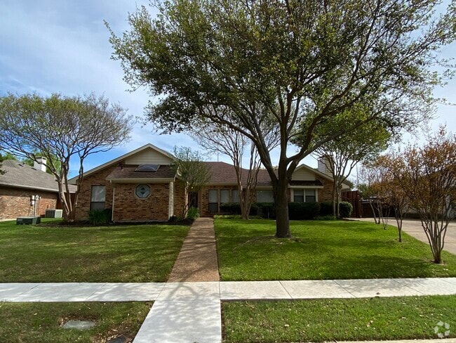 Building Photo - 3733 Interlaken Dr Rental