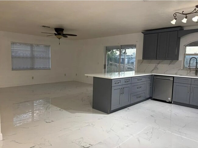 Photo - "Charming 3-Bed, 2-Bath Home in Bradenton ...