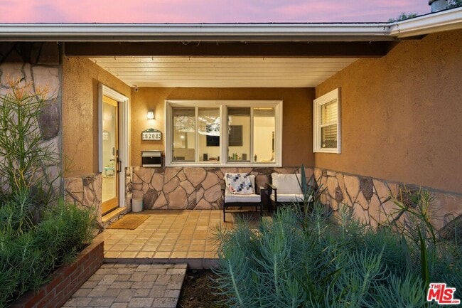 Photo - 5208 Woodman Ave