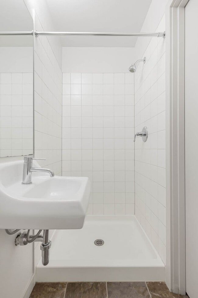 Photo - Lovely 3 Bedroom Townhome - Attached Garage