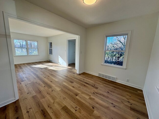 Photo - UPDATED 3 bed, 2 1/2 bath in central Lincoln