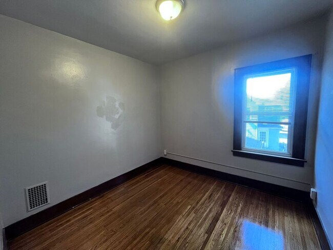 Photo - 16-18-18 Hillendale St Unit 16 Hillendale St