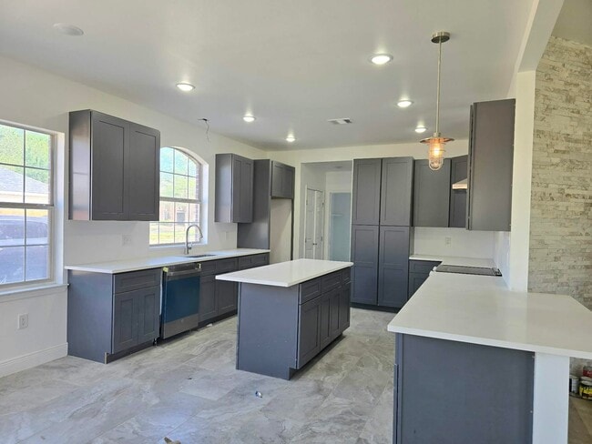 Building Photo - 20315 Lakeland Falls Dr