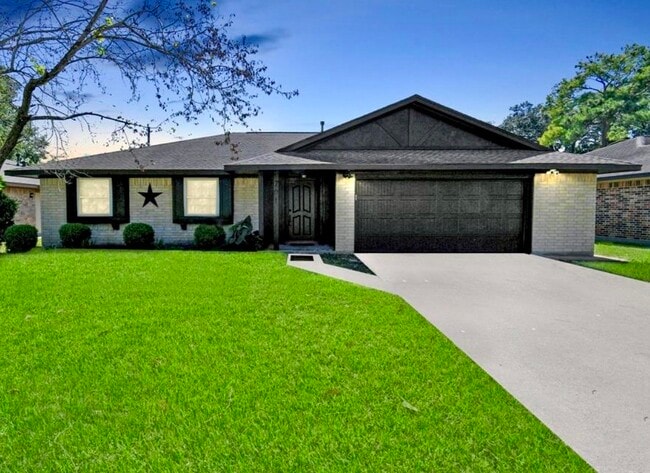 Building Photo - 701 Regency Dr