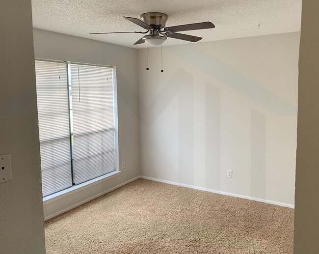 Photo - 305 Shady Valley Dr