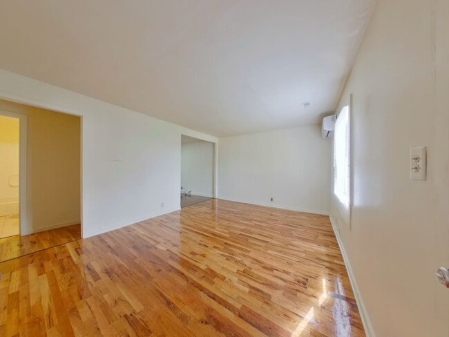 Photo - 2448 S Holyoke St