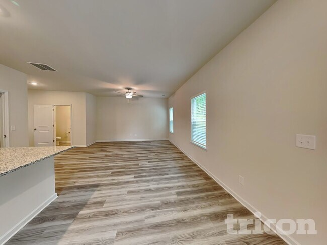 Photo - 467 Prescott Wy